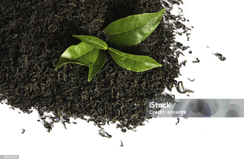 Czarna herbata i zielone liście - Zbiór zdjęć royalty-free (Bez ludzi)