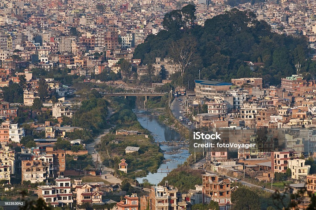 Kathmandu überfüllten Stadt, Luftaufnahme Heiligen Fluss Bagmati Nepal - Lizenzfrei Ansicht aus erhöhter Perspektive Stock-Foto