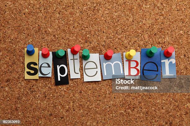9월 핀됨 Noticeboard 대한 9월에 대한 스톡 사진 및 기타 이미지 - 9월, 월, 달력