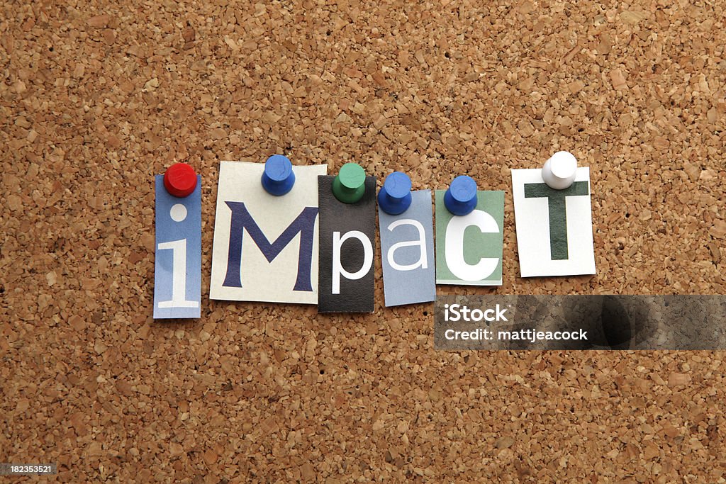 Impacto sobre noticeboard fixo - Royalty-free Impacto Foto de stock