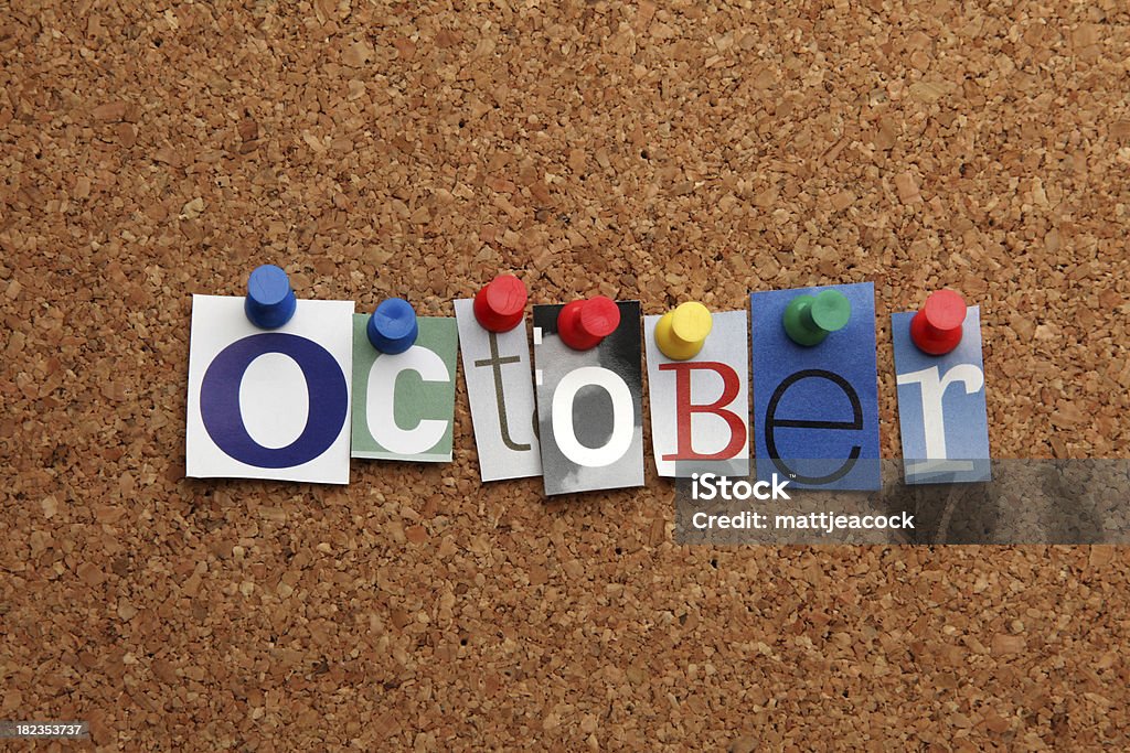 Oktober Pinnwandeintrag auf Hinweistafel - Lizenzfrei Oktober Stock-Foto