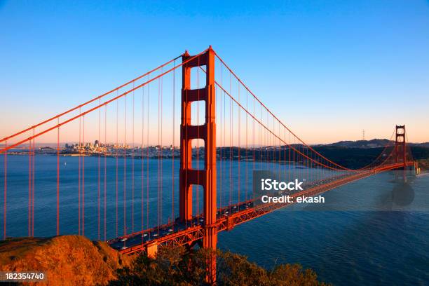Piękny Most Golden Gate - zdjęcia stockowe i więcej obrazów Bez ludzi - Bez ludzi, Czerwony, Fotografika