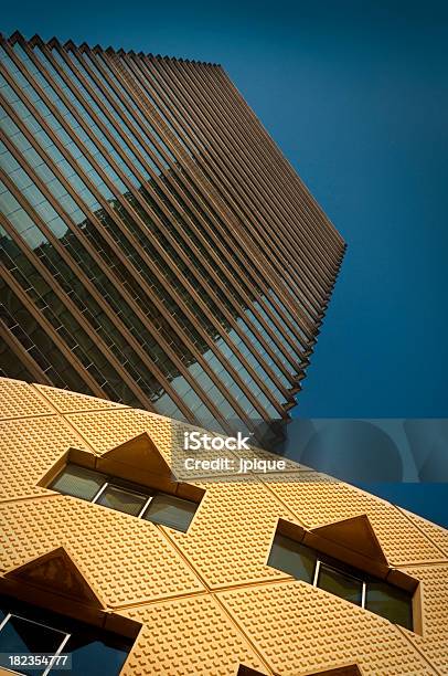 Foto de Exterior Do Edifício De Escritório e mais fotos de stock de Abstrato - Abstrato, Alto - Descrição Geral, Arquitetura