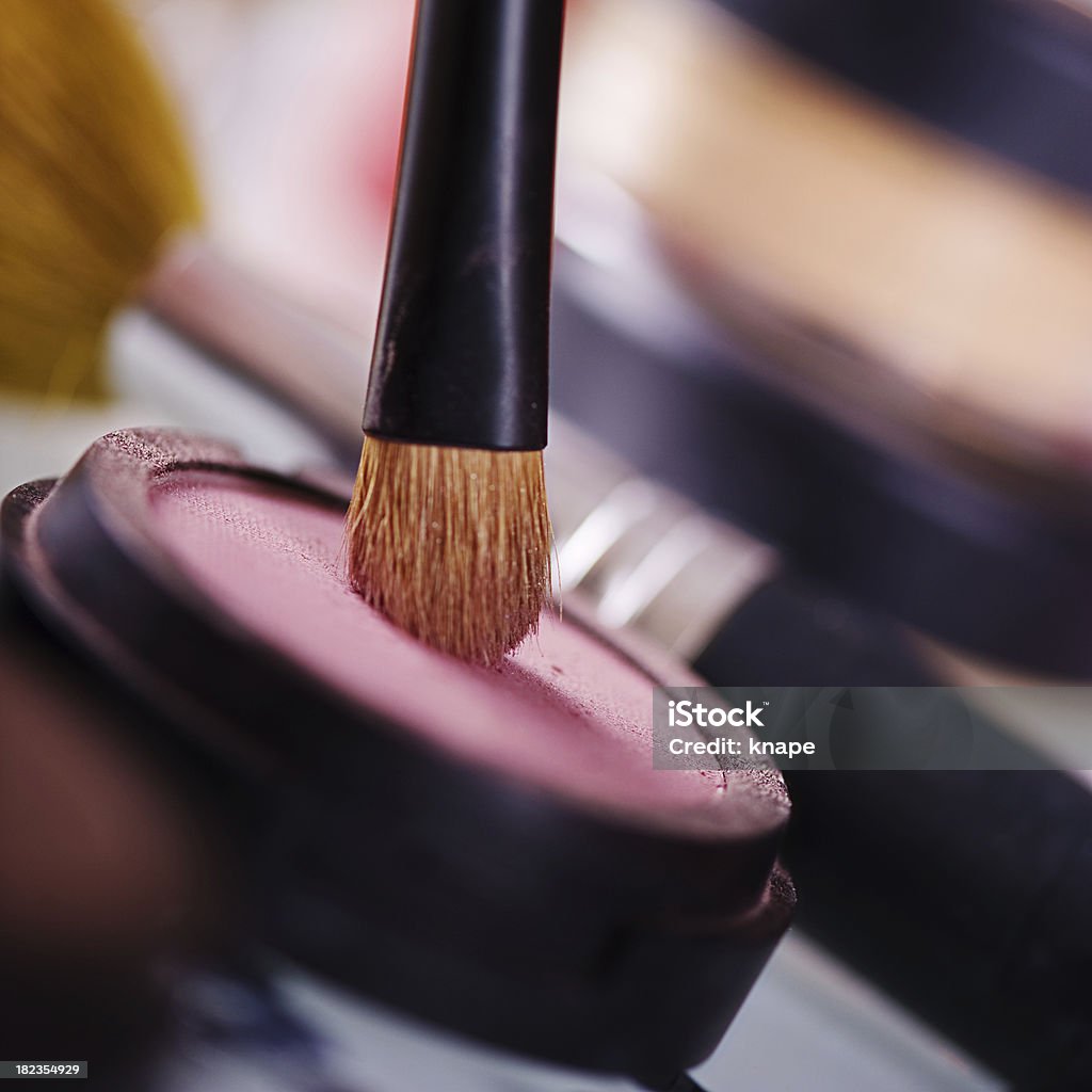 Sombreador de ojos maquillaje: Pastel - Foto de stock de Cepillo maquillador libre de derechos