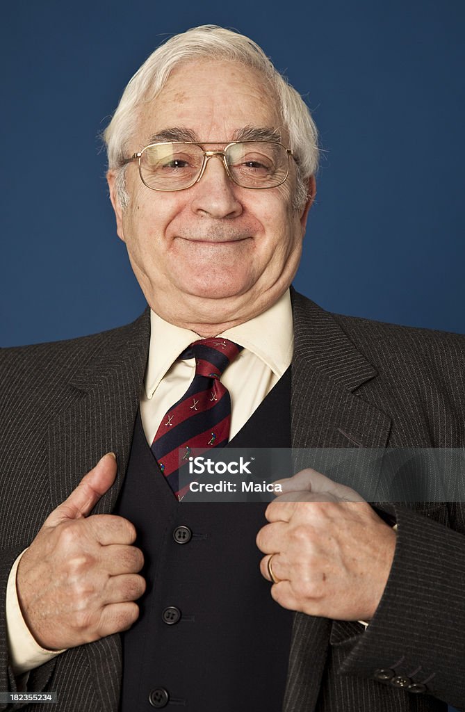 Счастливый Старший мужчина носить костюм - Стоковые фото 65-69 лет роялти-фри
