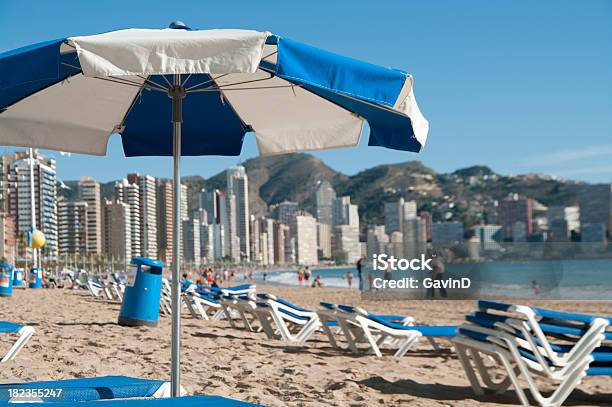 Benidorm Beach En España Fotos De Stock Foto de stock y más banco de imágenes de Alicante - Alicante, Arena, Azul