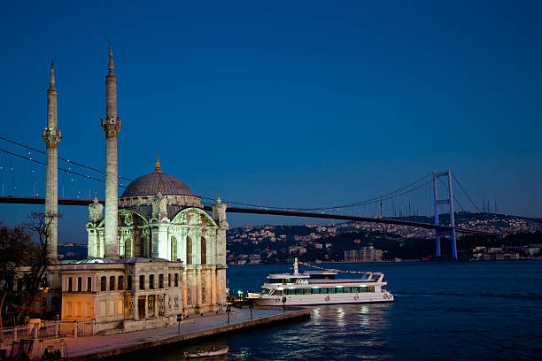 cieśnina bosfor bridge, istanbul, meczet ortaköy - ortakoy mosque bridge bosphorus istanbul zdjęcia i obrazy z banku zdjęć