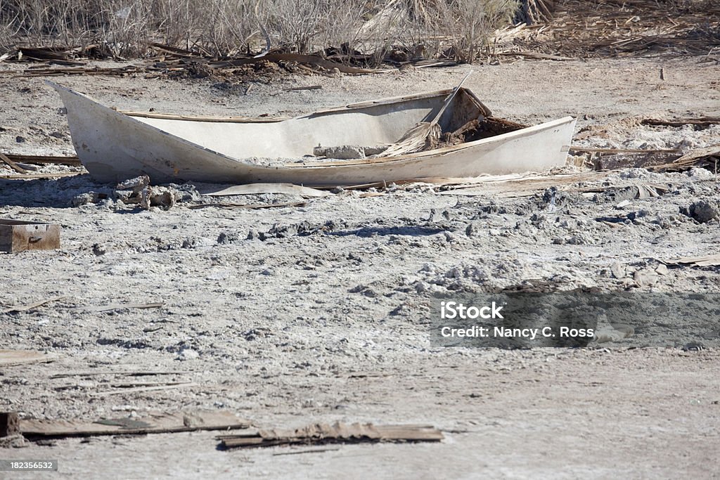 Verlassenen Skiff-ausgesetzt auf Salt Flats, Salton Sea, Kalifornien - Lizenzfrei Ausgedörrt Stock-Foto