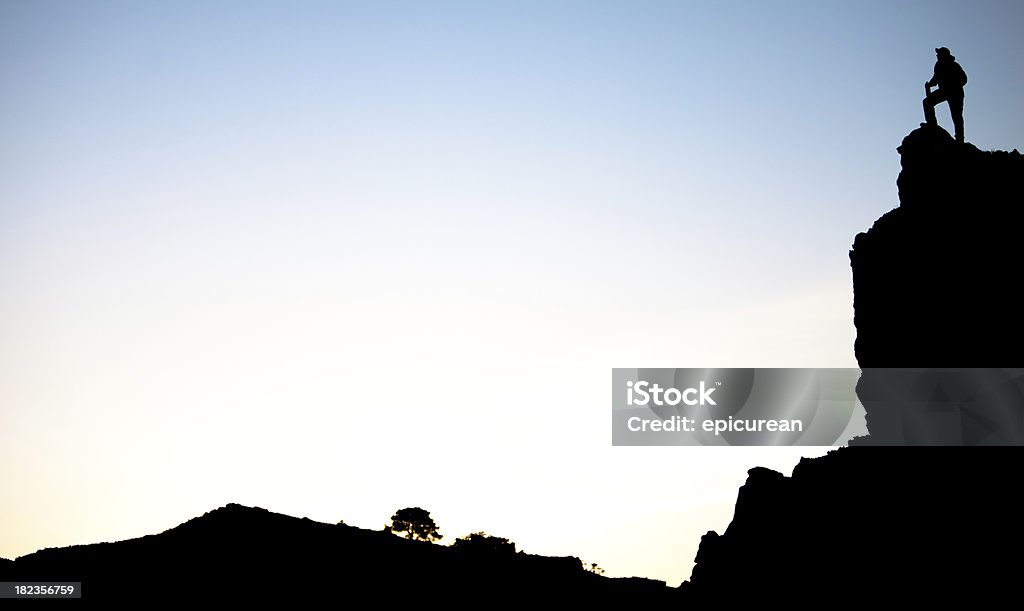Vue sur le lever du soleil depuis une falaise - Photo de En haut libre de droits