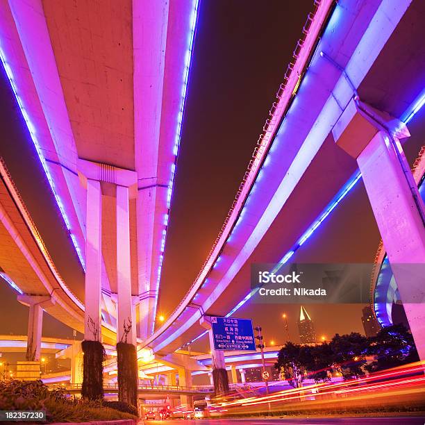 Photo libre de droit de Autoroute Dans La Nuit banque d'images et plus d'images libres de droit de Activité - Activité, Affaires, Appartement