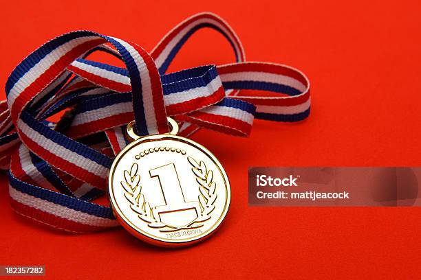 Zwycięzca Medal - zdjęcia stockowe i więcej obrazów Medal - Medal, Złoto - metal, Sport