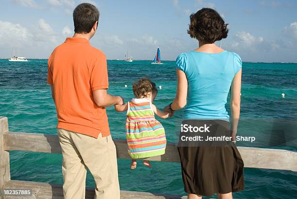 Foto de Para Família e mais fotos de stock de 2-3 Anos - 2-3 Anos, 25-30 Anos, 30-34 Anos