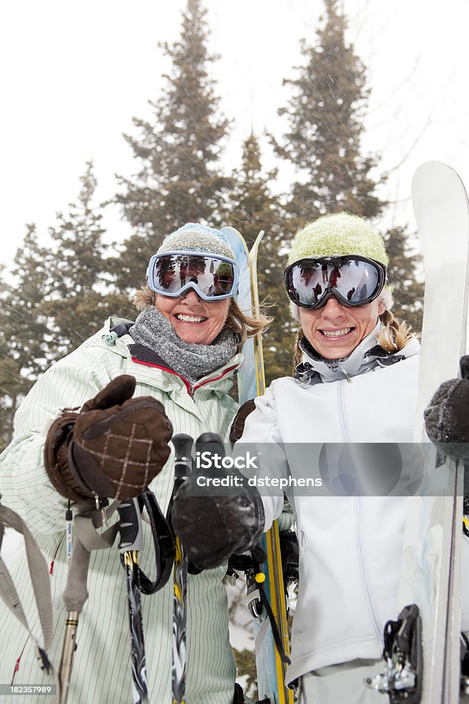 Daumen hoch für ski - Lizenzfrei 20-24 Jahre Stock-Foto