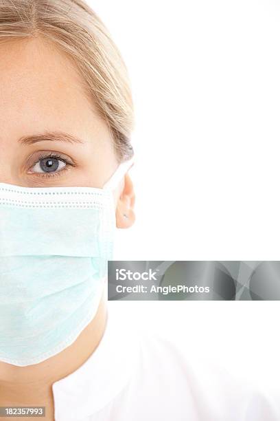 Close Up Of 若い女性医師 - 1人のストックフォトや画像を多数ご用意 - 1人, 25-29歳, A型インフルエンザウイルス