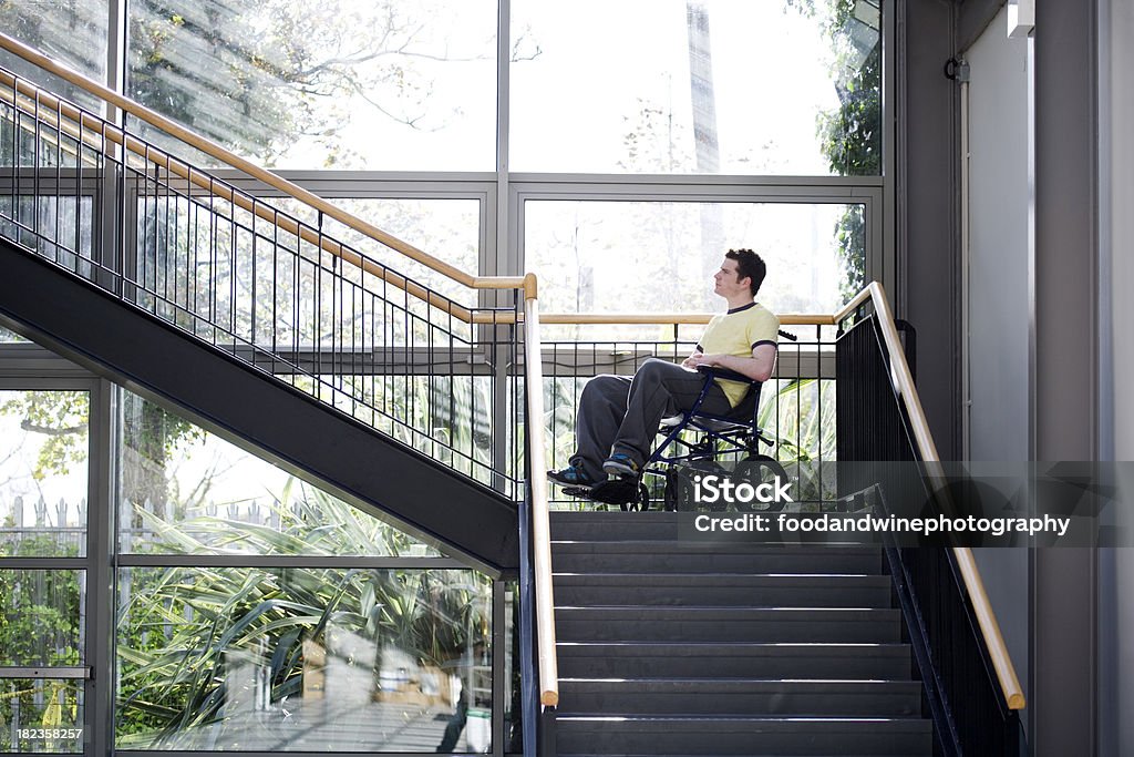 Доступ для инвалидных колясок - Стоковые фото Инвалидное кресло роялти-фри