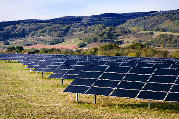 istock Solar Farm in the Countryside 182358990