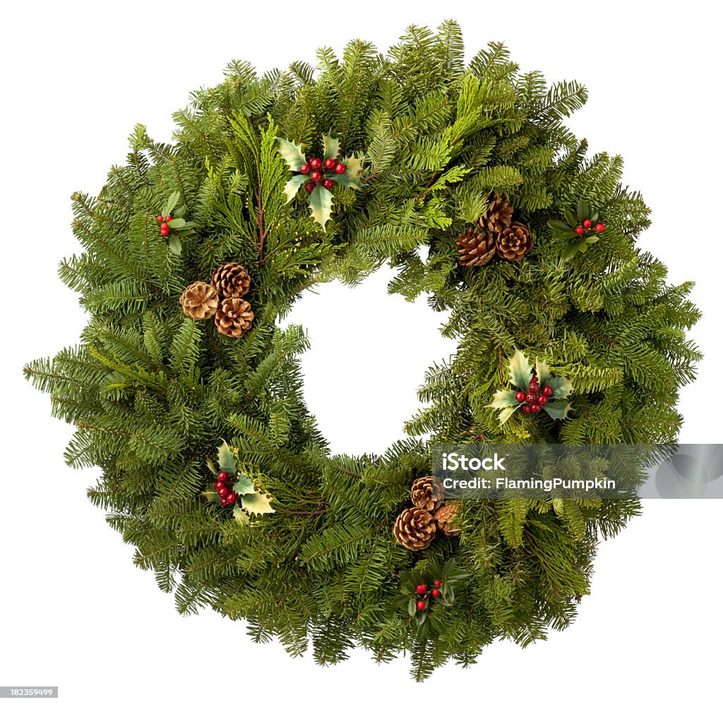 Couronne de Noël des arbres à feuilles persistantes. Isolé sur fond blanc. - Photo de Couronne florale libre de droits