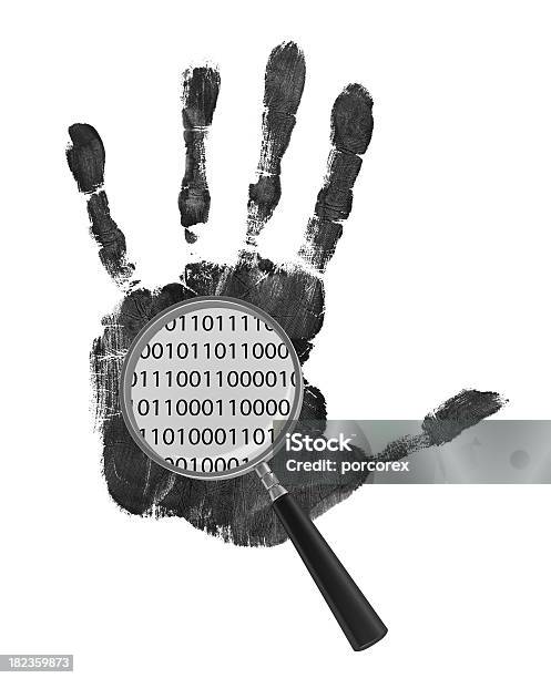 人間の手にバイナリーコード拡大鏡 - テクノロジーのストックフォトや画像を多数ご用意 - テクノロジー, ネットワークセキュリティ, 法科学