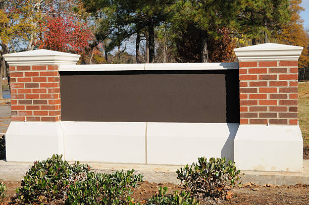 istock Small blank outdoor sign 182360434