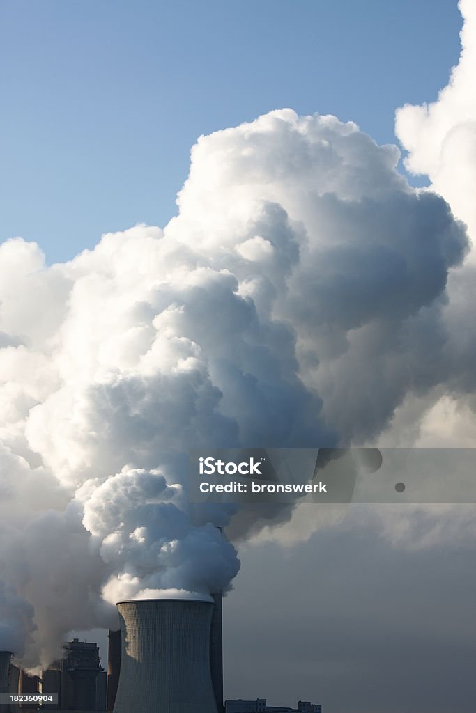 Угольная электростанция сжигания ископаемых видов топлива - Стоковые фото Без людей роялти-фри