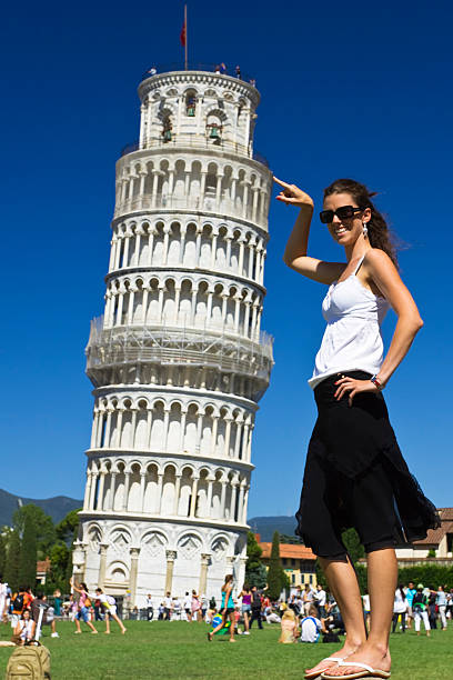 belleza de la histórica de pisa - torre de pisa fotografías e imágenes de stock