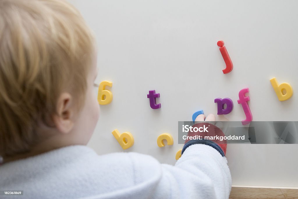 Criança Aprende a ortografia - Foto de stock de Etnia caucasiana royalty-free