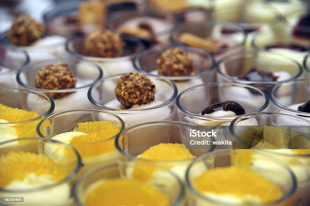 dessert cremes pour le buffet - Photo de Aliment libre de droits