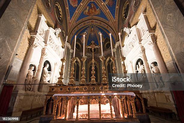 Foto de De Santa Maria Sopra Minerva Altar e mais fotos de stock de Estátua de Santa Maria Sopra Minerva - Estátua de Santa Maria Sopra Minerva, Altar, Arcaico