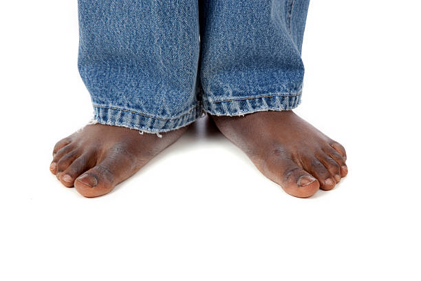 nackte füße - child human foot barefoot jeans stock-fotos und bilder