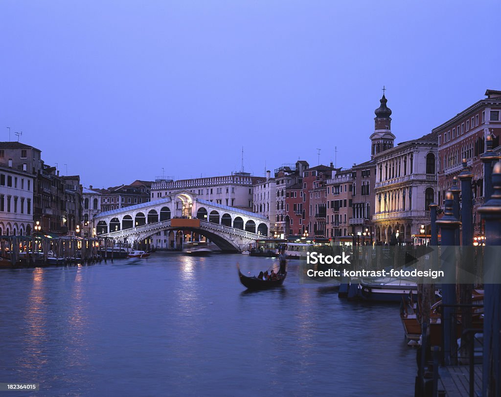 Venedig Rialto-Brücke - Lizenzfrei Abenddämmerung Stock-Foto