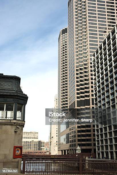 Foto de Centro Da Cidade De Chicago e mais fotos de stock de Alto - Descrição Geral - Alto - Descrição Geral, Apartamento, Arquitetura