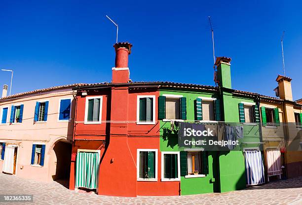 Photo libre de droit de Maisons Colorées De Burano Village Italie banque d'images et plus d'images libres de droit de Abstrait - Abstrait, Architecture, Burano