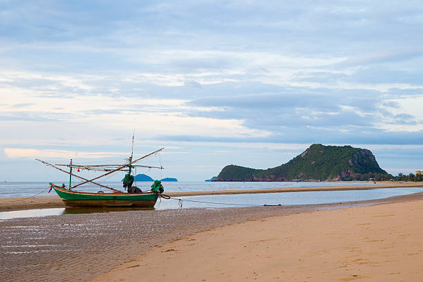 낚시는요 배죠 - sailing ship shipping beached industrial ship 뉴스 사진 이미지