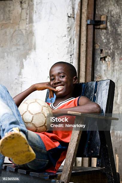 Foto de Menino Africano e mais fotos de stock de Libéria - Libéria, Bola de Futebol, Meninos