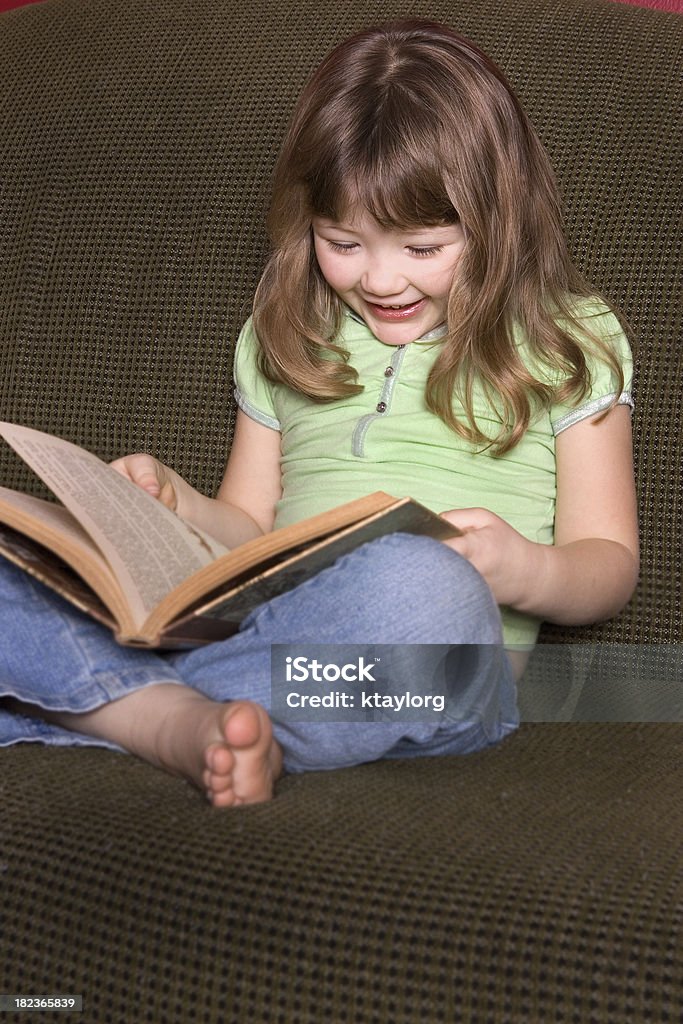 재미있는 독서모드 - 로열티 프리 2-3 살 스톡 사진