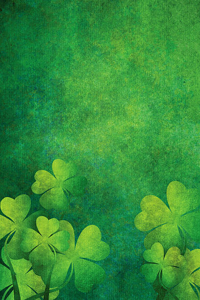 ilustrações de stock, clip art, desenhos animados e ícones de fundo grunge com clovers de quatro folhas - backgrounds textured textured effect green