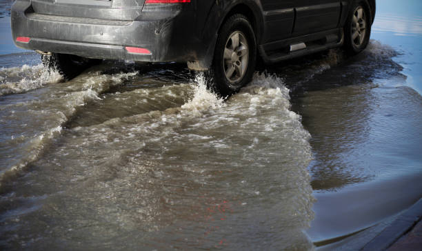 istock Driving 4x4 in flood water 182366649