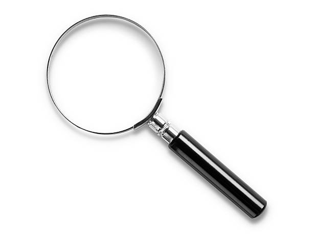 lupa sobre fondo blanco con trazado de recorte - magnifying glass fotografías e imágenes de stock