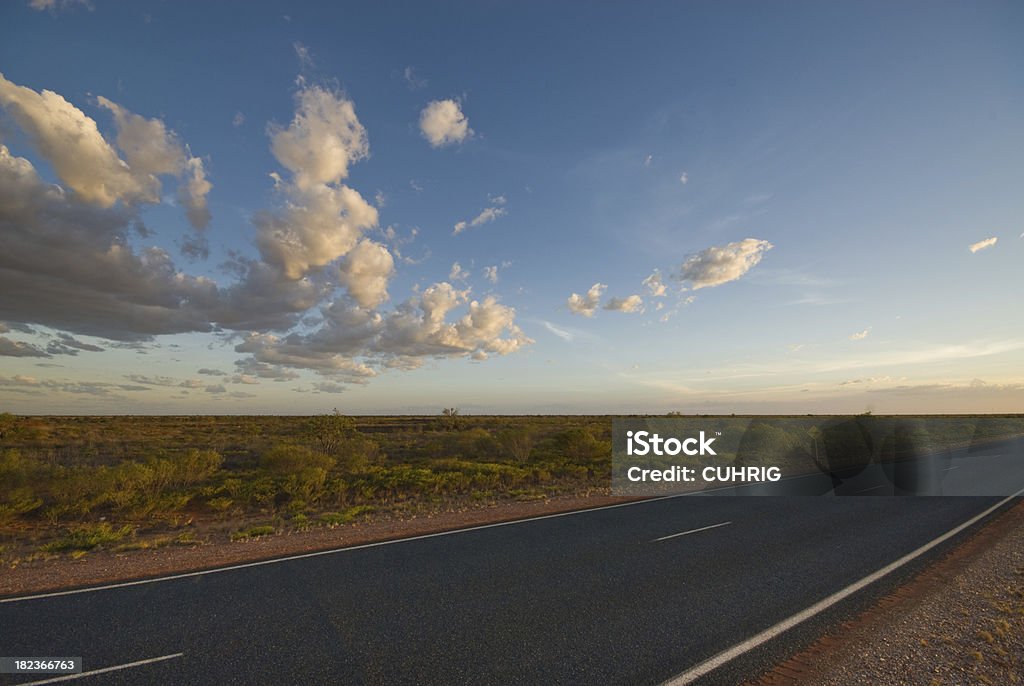 Estrada e nuvens no pôr do sol na Austrália Ocidental - Royalty-free Ao Ar Livre Foto de stock