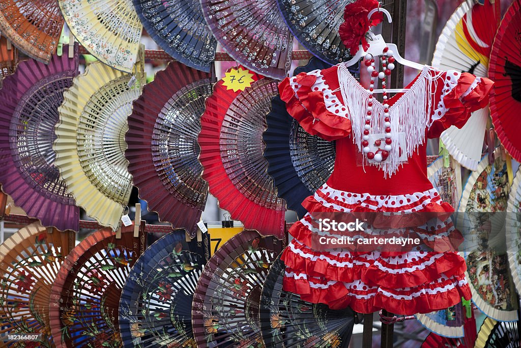 Bambina Di Flamenco Con Vestito E Appassionati Di Cultura Spagnola -  Fotografie stock e altre immagini di Madrid - iStock