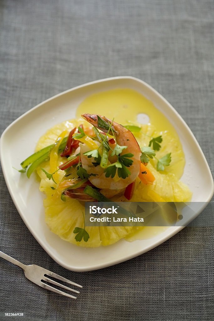 Креветки и ананаса, салат - Стоковые фото Ананас роялти-фри