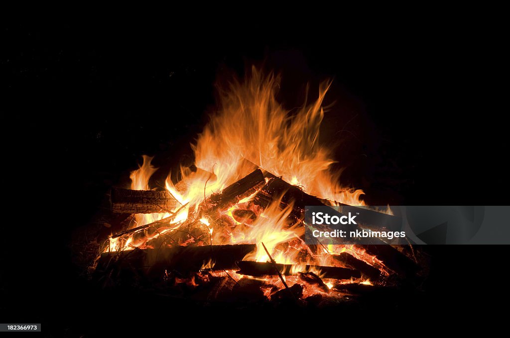 Feu flammes de feu sur fond noir - Photo de Brûler libre de droits