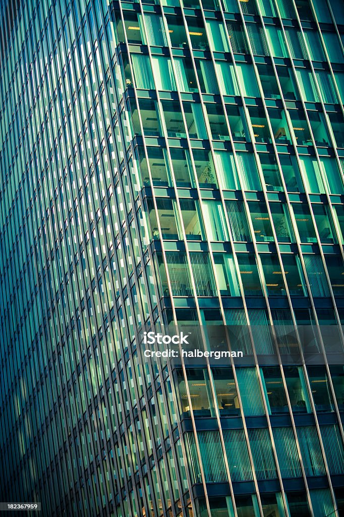 Vetro Office Tower (Cross elaborato - Foto stock royalty-free di Affari