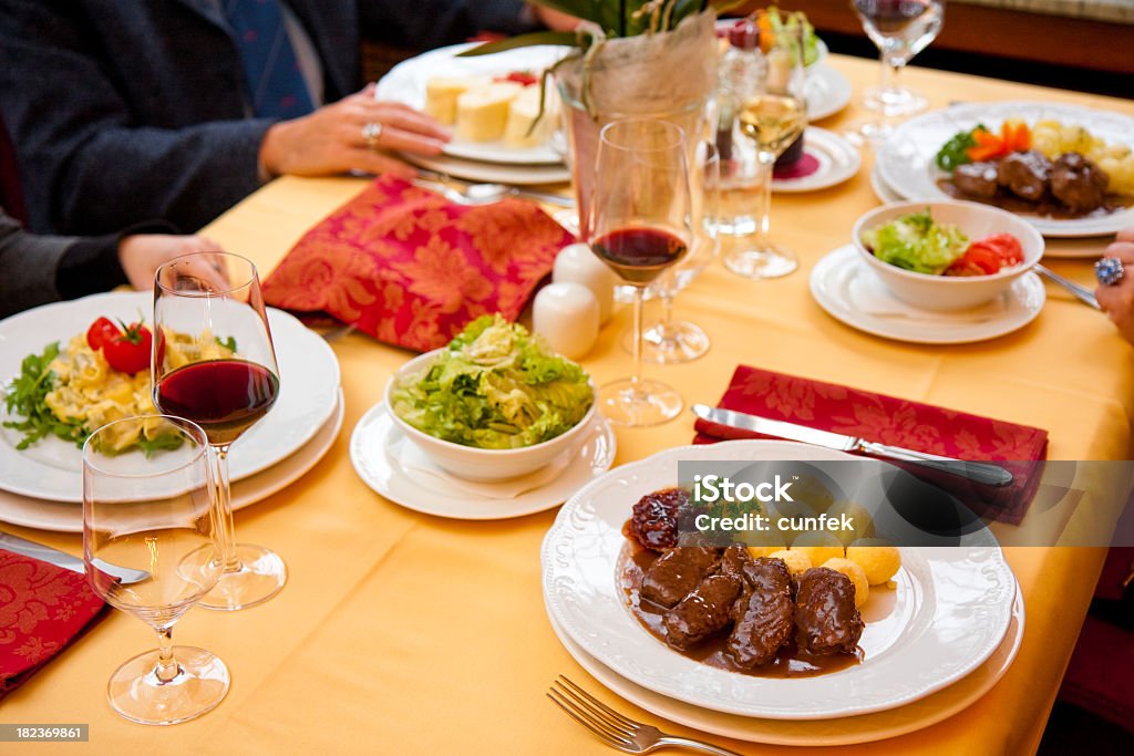 Durante a refeição - Foto de stock de Adulto royalty-free
