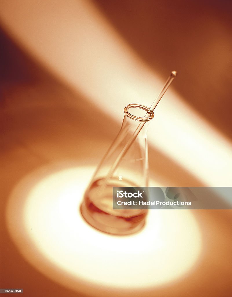 Testes laboratoriais conceptuais com Copo de laboratório - Royalty-free ADN Foto de stock