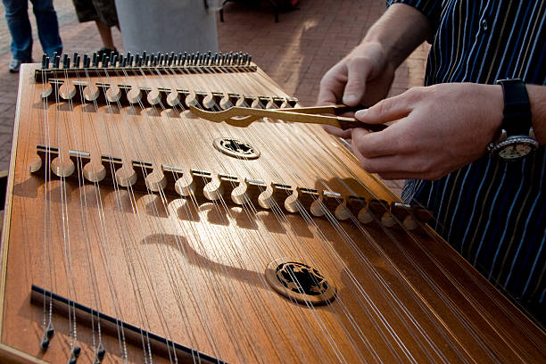How To Play Hammered Dulcimer? 3 hands of a hammered dulcimer player