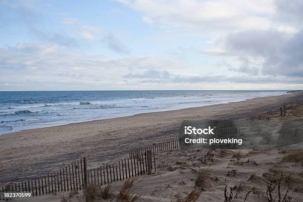 Foto de Dia Nublado Na Praia e mais fotos de stock de Areia - Areia, Destino turístico, Fotografia - Imagem