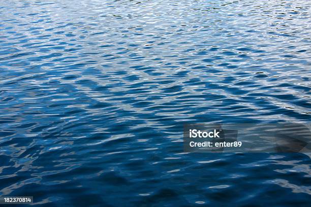 Superficie Del Agua Foto de stock y más banco de imágenes de Abstracto - Abstracto, Agua, Azul