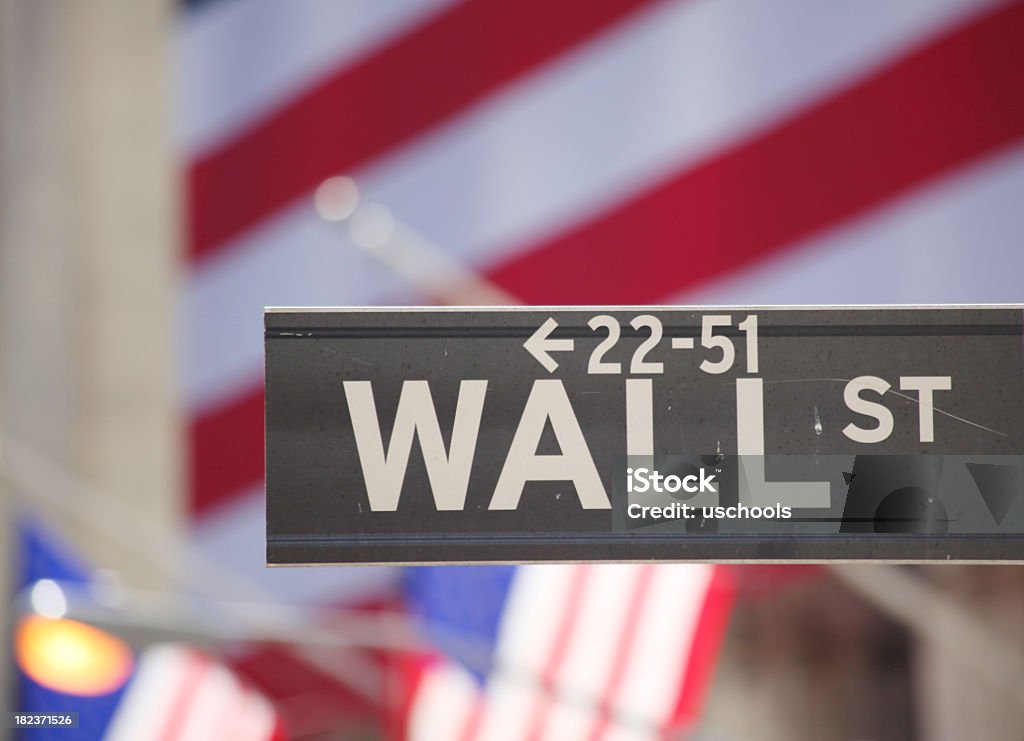 Wall Street, Nowy Jork - Zbiór zdjęć royalty-free (Amerykańska flaga)