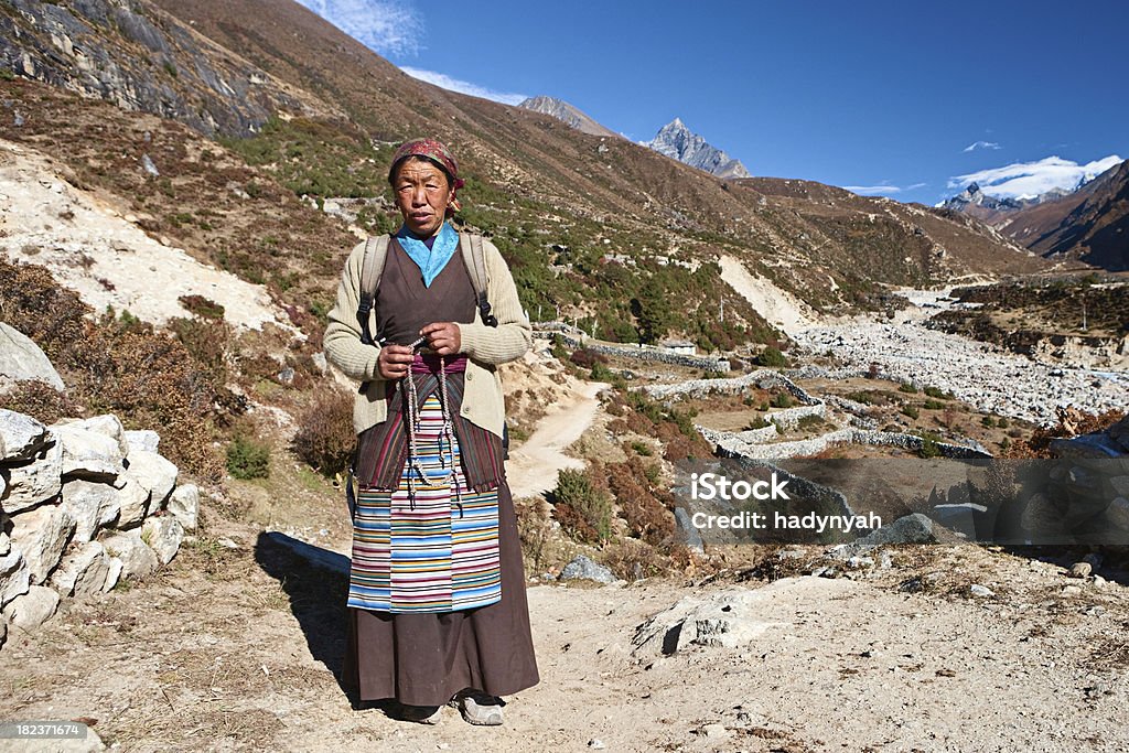 Nepali mulher com rosary - Royalty-free Sherpa Foto de stock